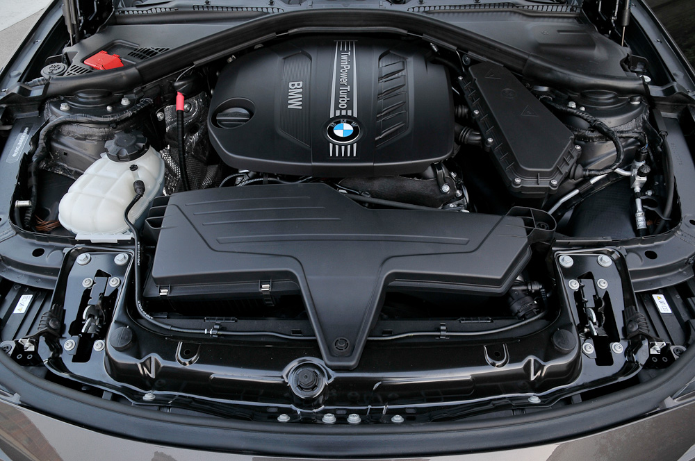 Масло в двигатель BMW F30: правильный подбор и объем