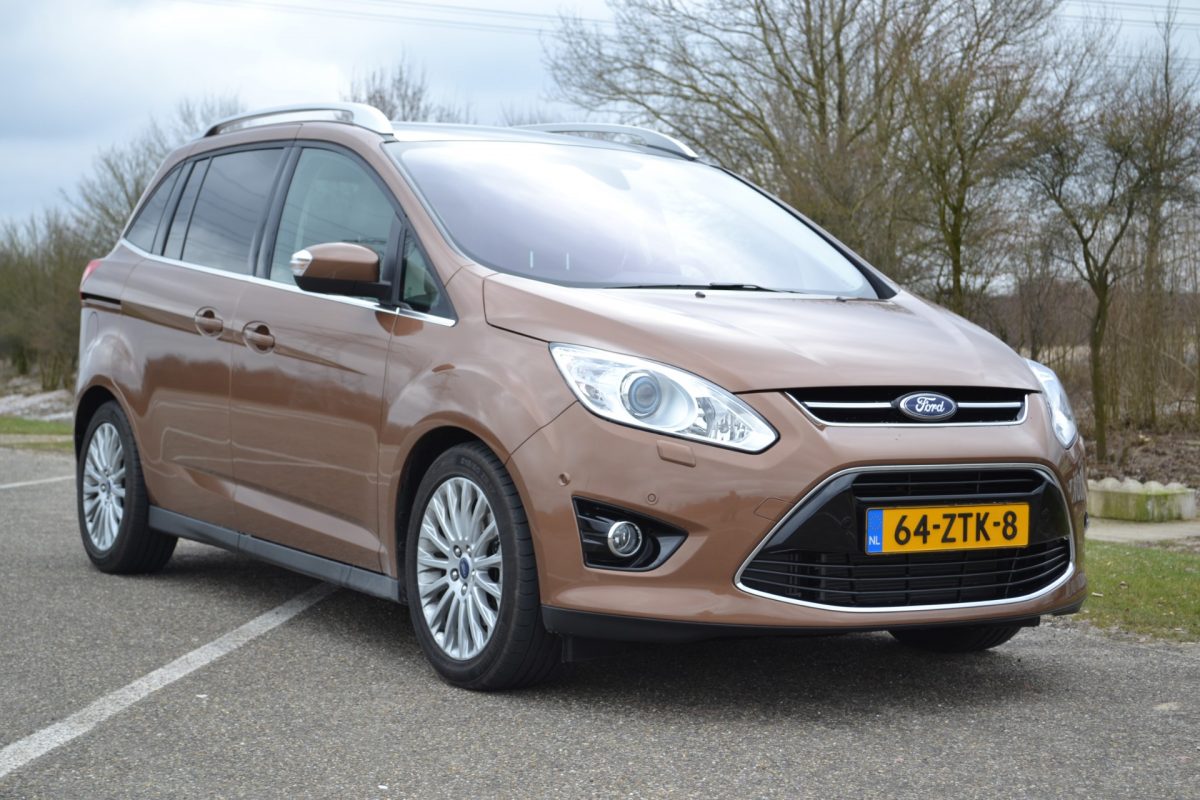 Масло в двигатель Ford Grand C-Max: рекомендации и процесс