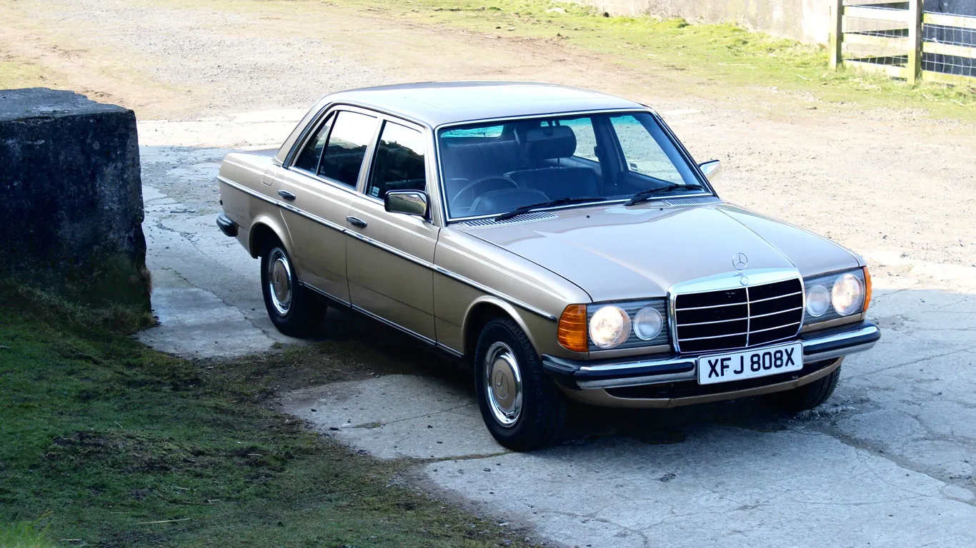 Масло в двигатель Mercedes W123: объем, марки, допуски, вязкость