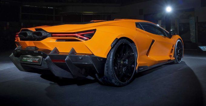 Lamborghini Revuelto