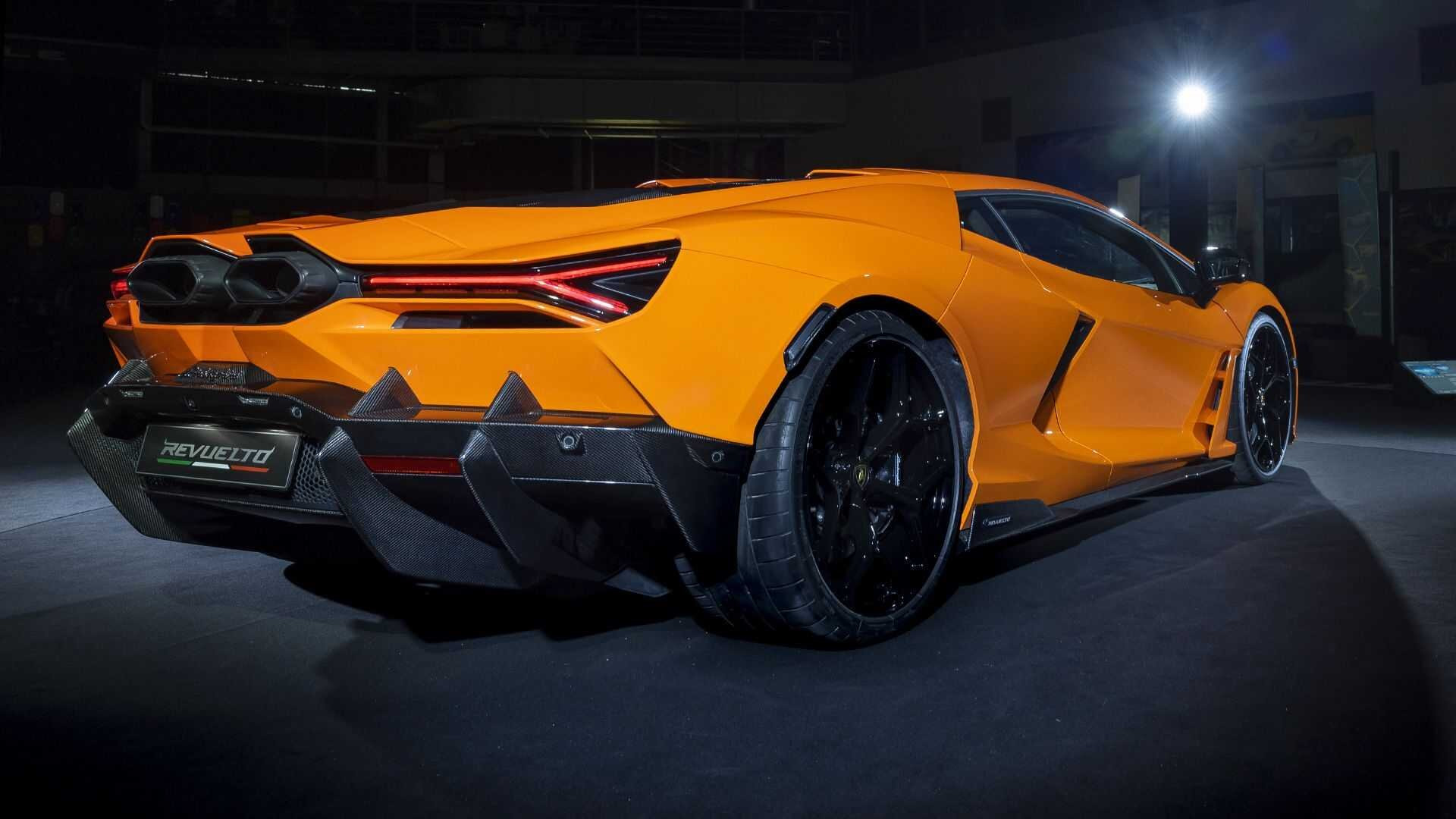 Lamborghini Revuelto